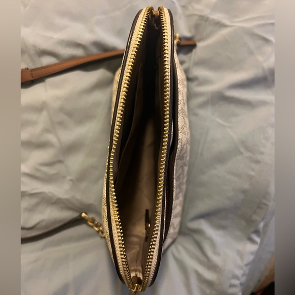 Michael Kors purse - Picture 4 of 5